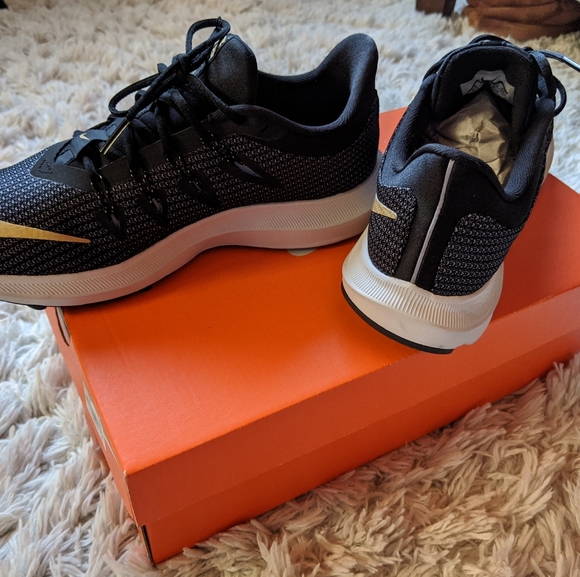 🚫🚫SOLD🚫🚫Nike Running Sneakers - Picture 2 of 5